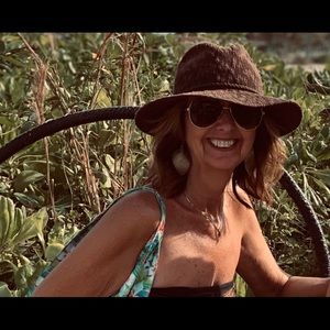 Meet your Posher, Debbie